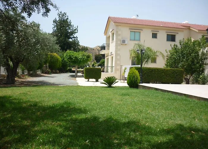 和魔娜斯公寓 *